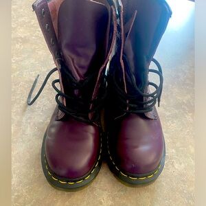 Dr. Martens 11821 Women's Purple Smooth Leather Lace Up Combat Boots Size 8US.